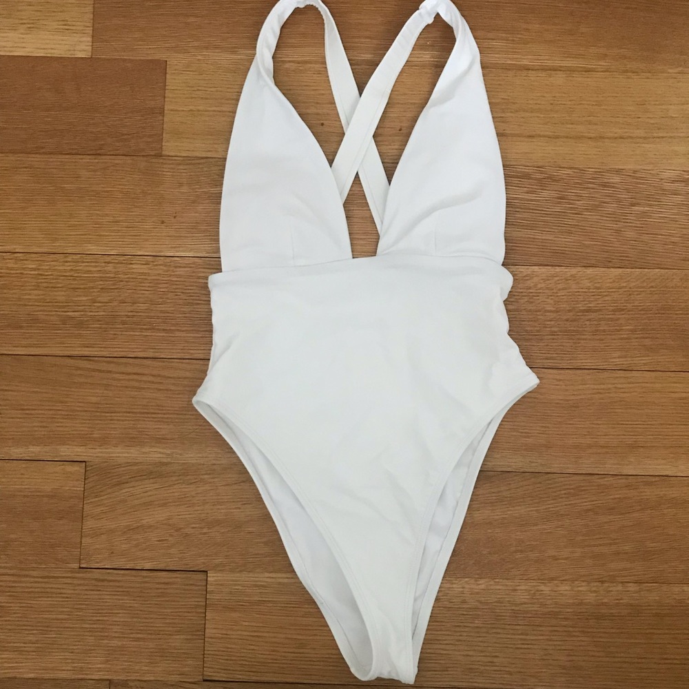 LIKE NEW Women’s White Plunge Neckline Swimsuit